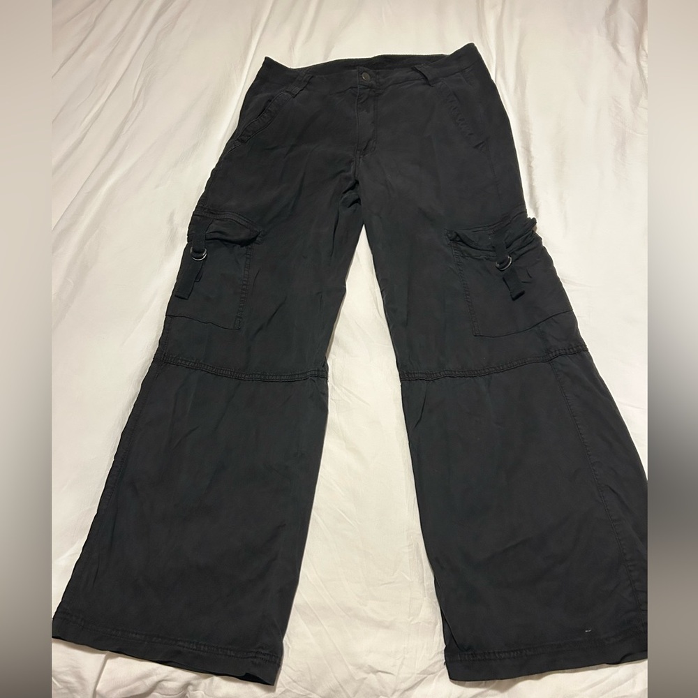 American Eagle Dreamy Drape Stretch. High waisted, baggy wide leg cargo pants